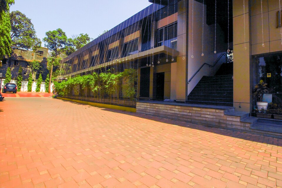 OYO 6800 Purohit Holiday Resort, Lonavala Market, Lonavala