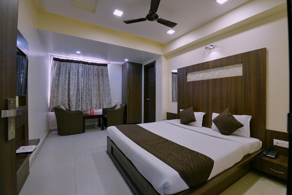 Capital O 6805 The Ghoonghat Banipark, Sindhi Camp, Jaipur