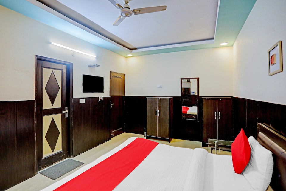 OYO 81886 Hotel Dreams , Noida City, Noida