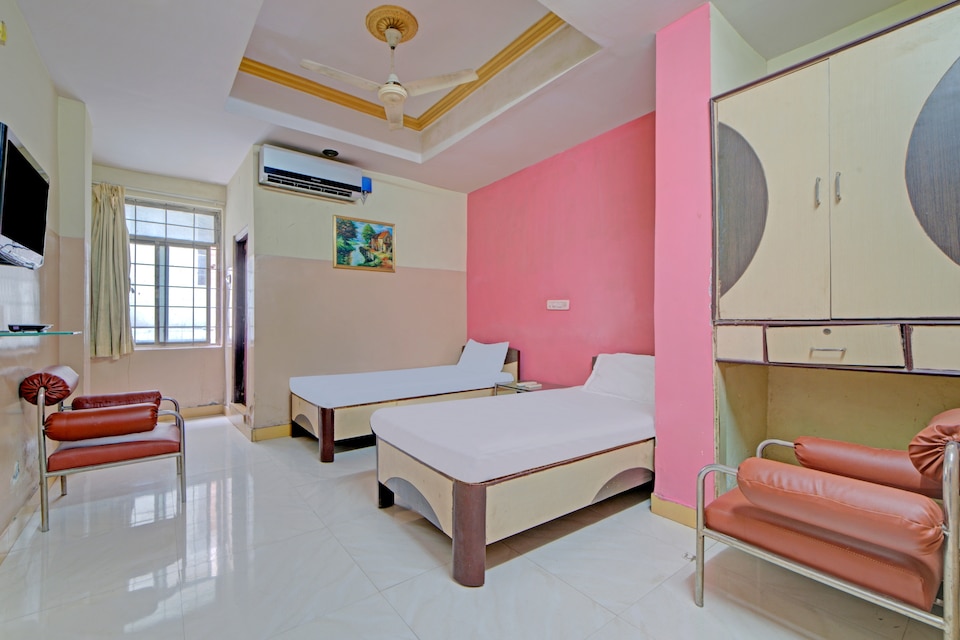 OYO Flagship 81896 Hotel Eashwar Residency, Secunderabad, Hyderabad