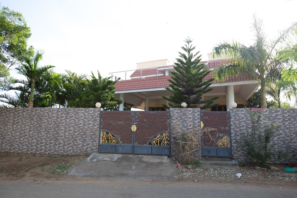 OYO 6810 Home Stay Anna Nagar, Maatuthavani Bus Stand, Madurai