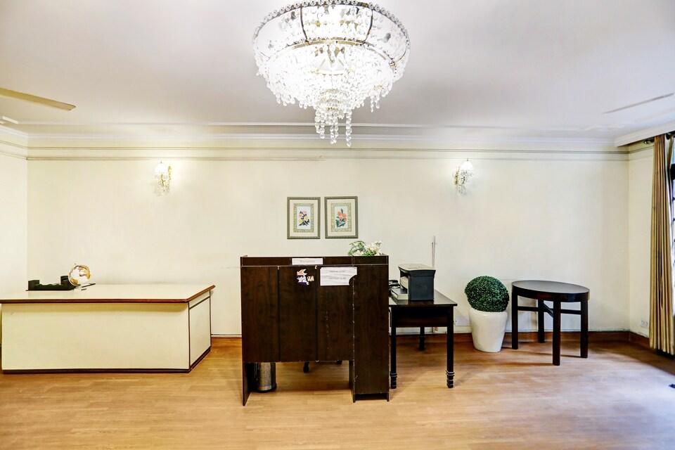 Townhouse 81911 Hotel La Residenza, Greater Kailash Delhi, Delhi