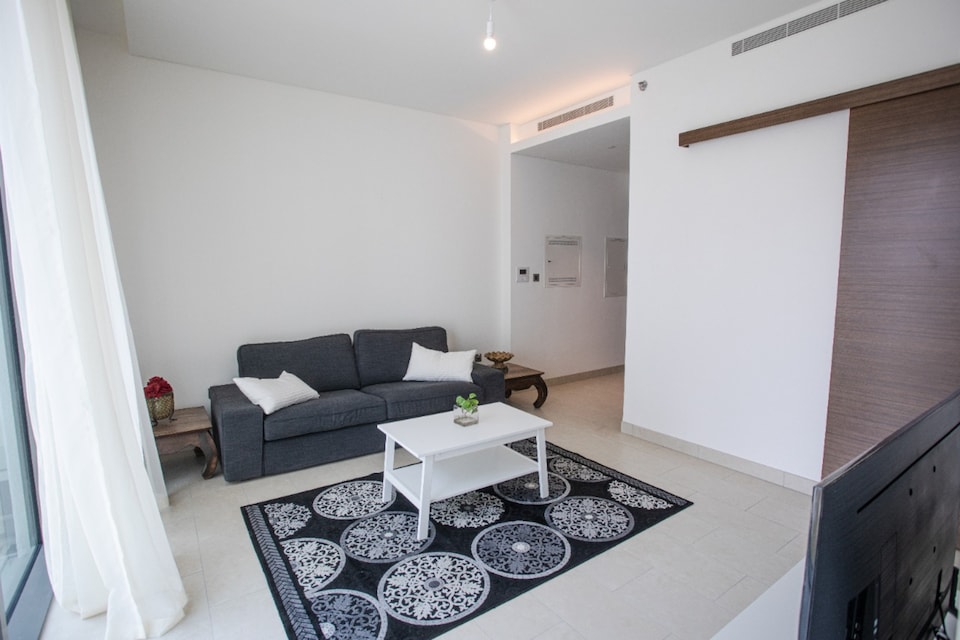 OYO 717 Home Sobha Hartland 2436, Jumeirah, Dubai