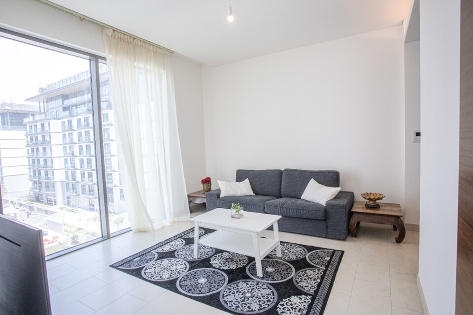 OYO 717 Home Sobha Hartland 2436, Jumeirah, Dubai