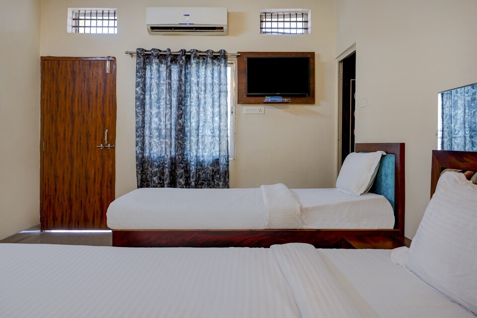 Collection O 81927 Hotel Silver Moon, Station Road, Raipur