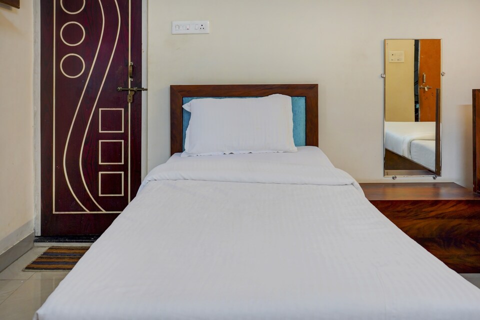 Collection O 81927 Hotel Silver Moon, Station Road, Raipur