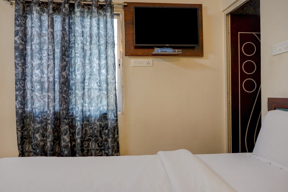 Collection O 81927 Hotel Silver Moon, Station Road, Raipur