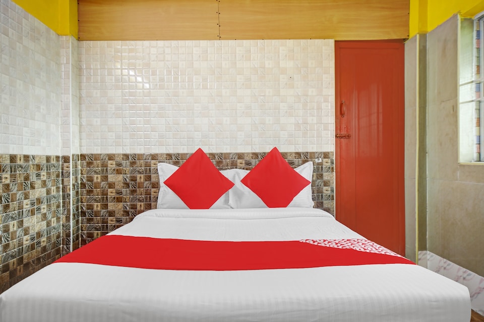 OYO S B Lodge, Vellore City, Vellore