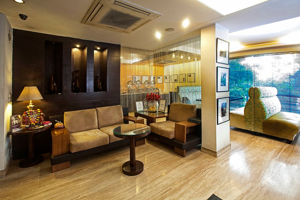 OYO 349 Hotel Emblem, New Friends Colony Delhi, Delhi