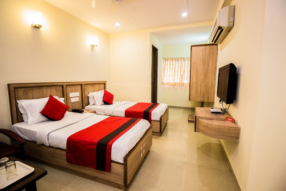 OYO 1020 Hotel Royal Plaza, Ashram Road Ahmedabad, अहमदाबाद