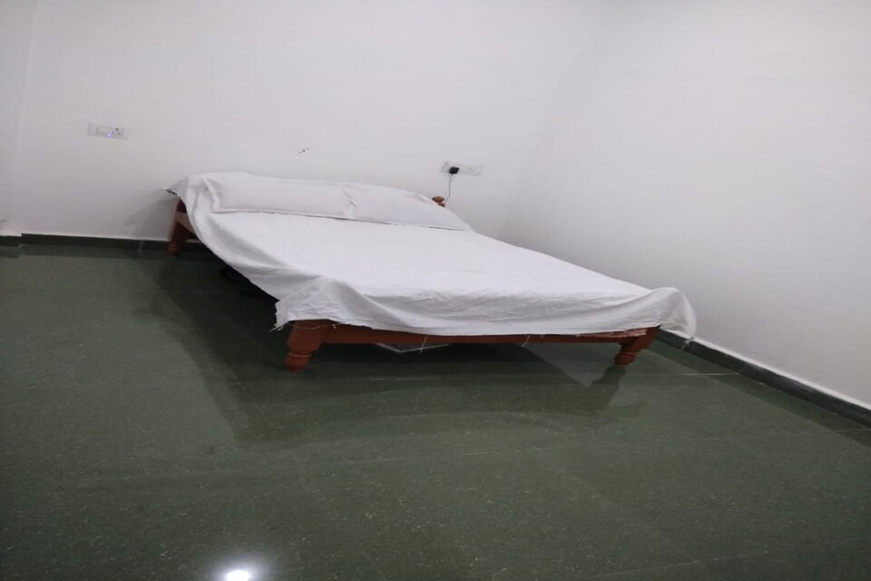 POP 82008 Hotel Royal, Sagar, Sagar