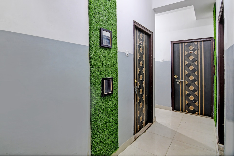 OYO 82026 BANGUR INN, Salt Lake Kolkata, Kolkata