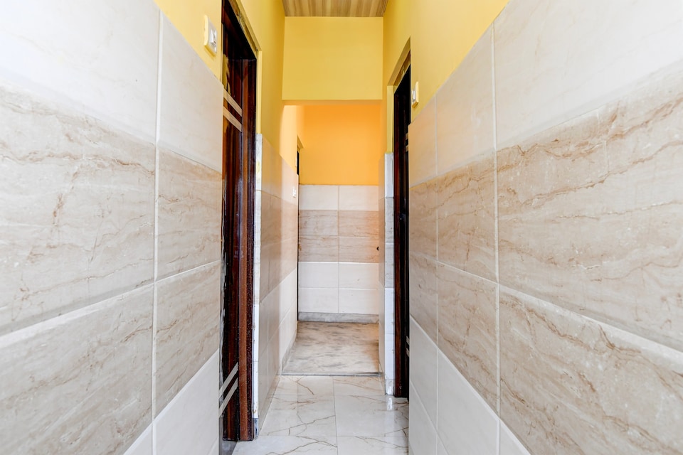 Hotel O Trivedi Tower , Ruby Hospital Kolkata, Kolkata