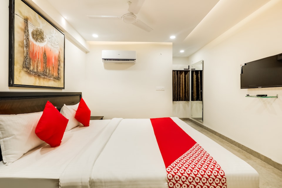 Townhouse OAK Imperial Regency, MG Road Indore, इंदौर