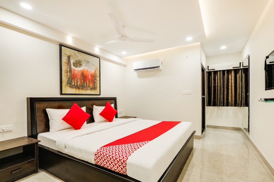 Townhouse OAK Imperial Regency, MG Road Indore, इंदौर