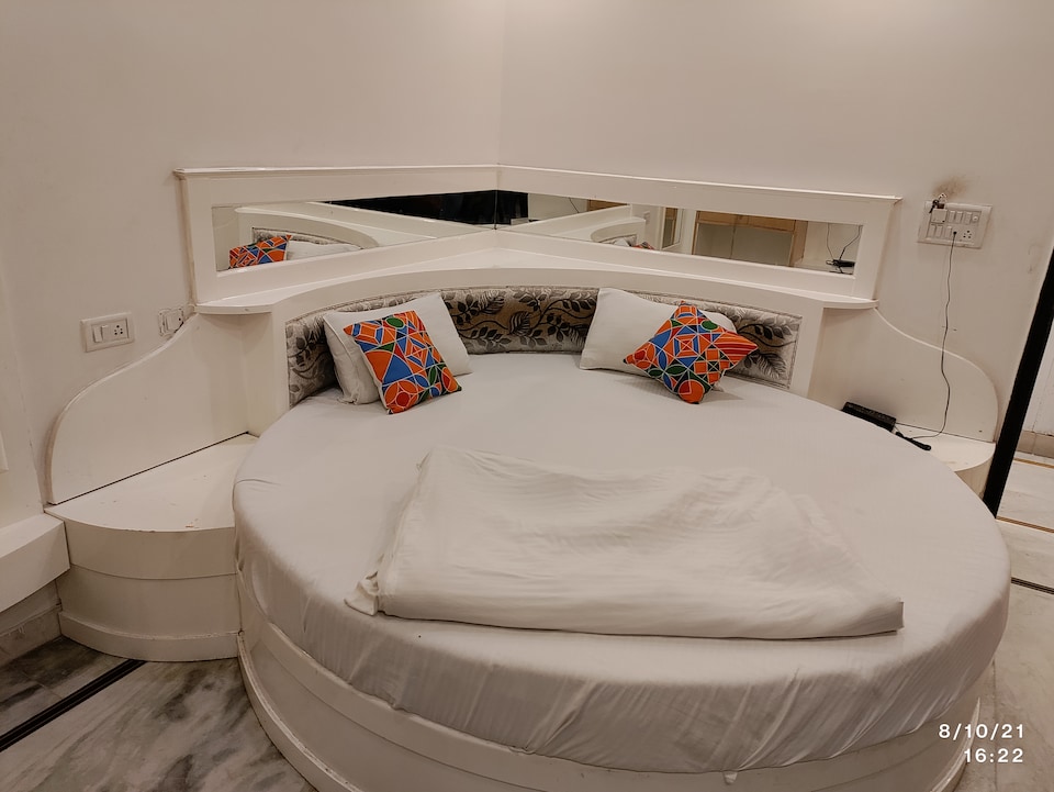 Capital O 82059 Travellers Inn, Paharganj Delhi, Delhi