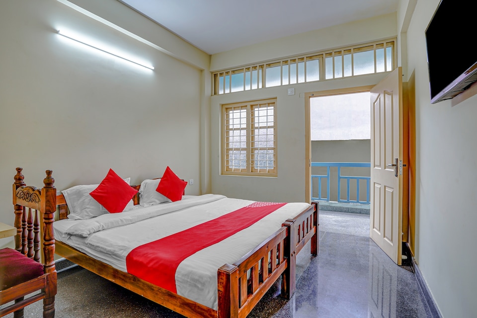 OYO 82073 Ck Tourist Home, Sultan Bathery, Wayanad