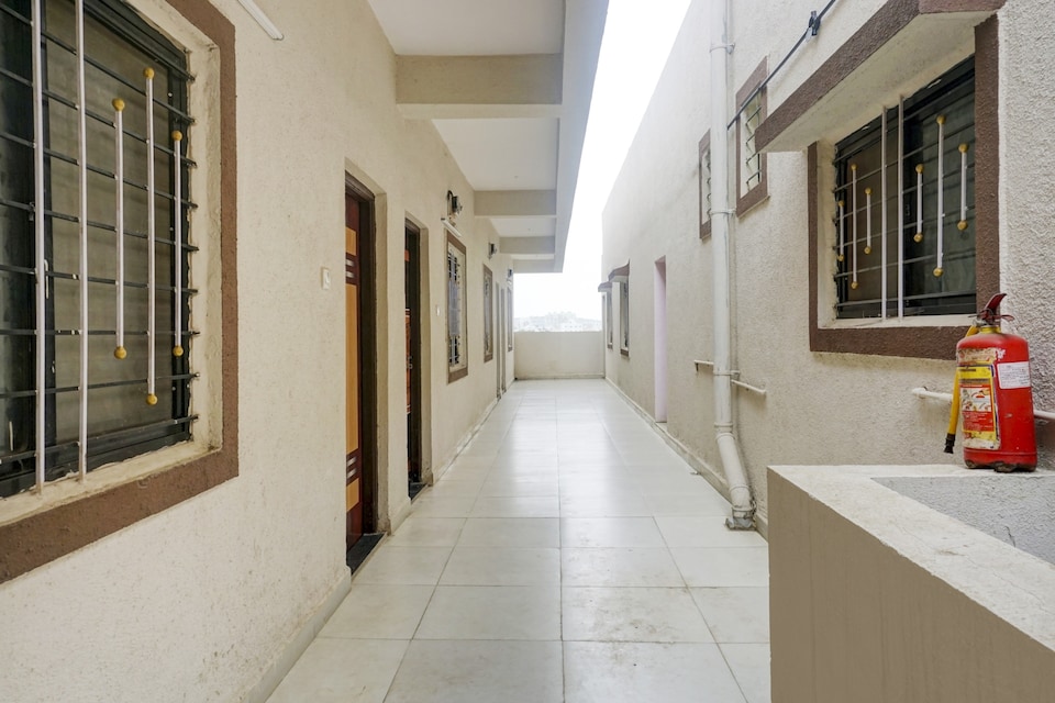 Hotel O Jyoti Palace Lodging, Hadapsar Pune, Pune
