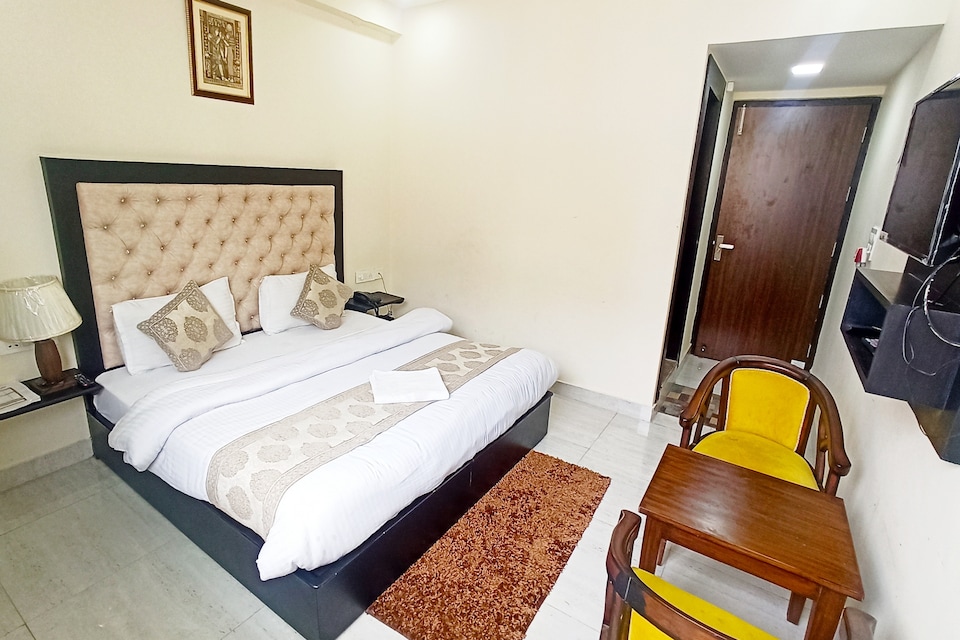 Capital O 82077 Krishna Palace, Rispana Pul Dehradun, Dehradun