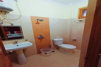 POP Hotel Ganga Vardaan