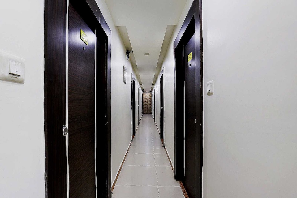 Hotel O Sai Hospitality and Service guest house , Gariahat Kolkata, Kolkata