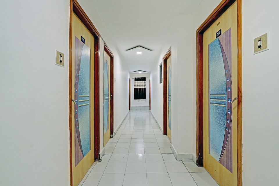Hotel O Mayur, SG Highway Ahmedabad, Ahmedabad