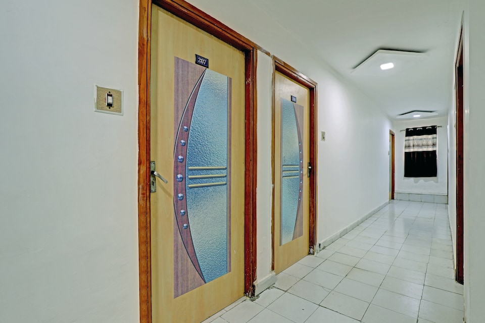 Hotel O Mayur, SG Highway Ahmedabad, Ahmedabad