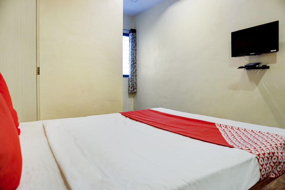 Collection O 82110 Hotel Crown Palace , Kharadi Pune, Pune