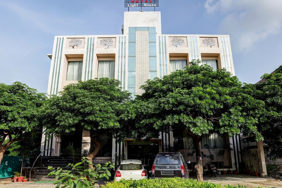 OYO Townhouse 487 The Light House, Fatehabad Road, Agra