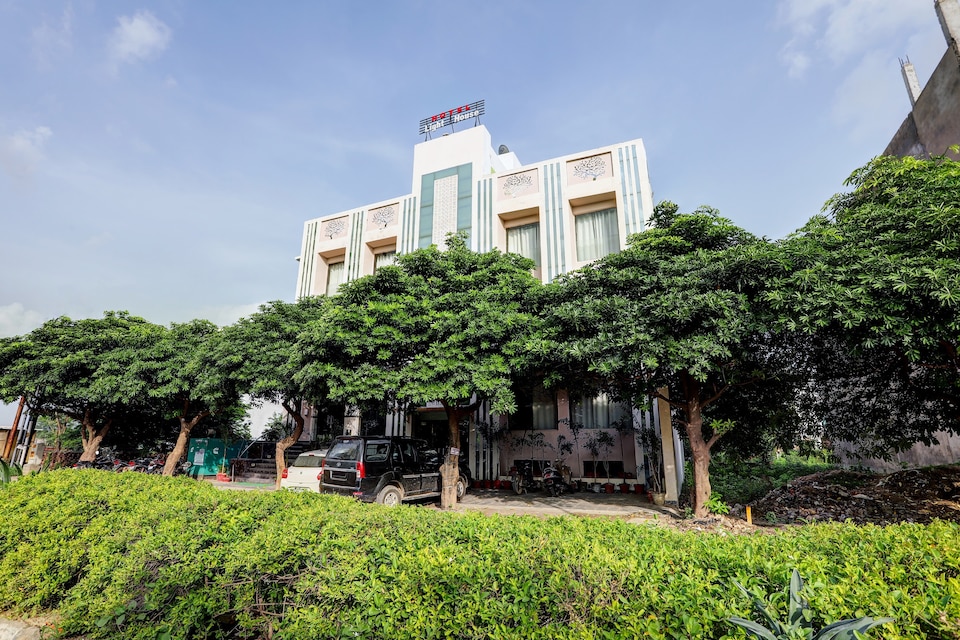 OYO Townhouse 487 The Light House, Fatehabad Road, Agra