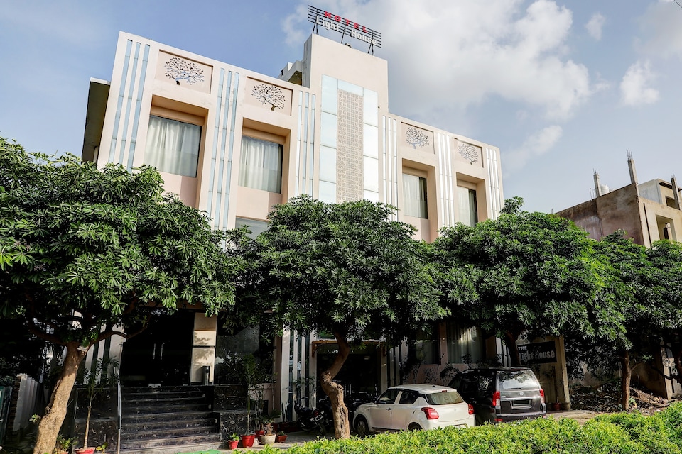 OYO Townhouse 487 The Light House, Fatehabad Road, Agra