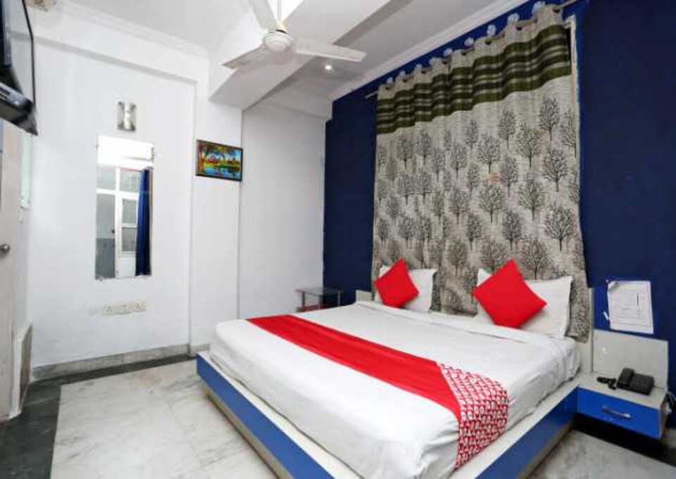 OYO 82125 Hotel Crystal Leaf, Noida City, Noida