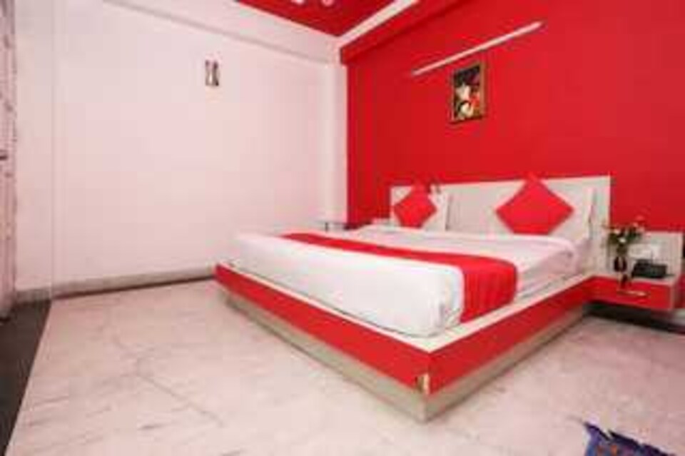 OYO 82125 Hotel Crystal Leaf, Noida City, Noida