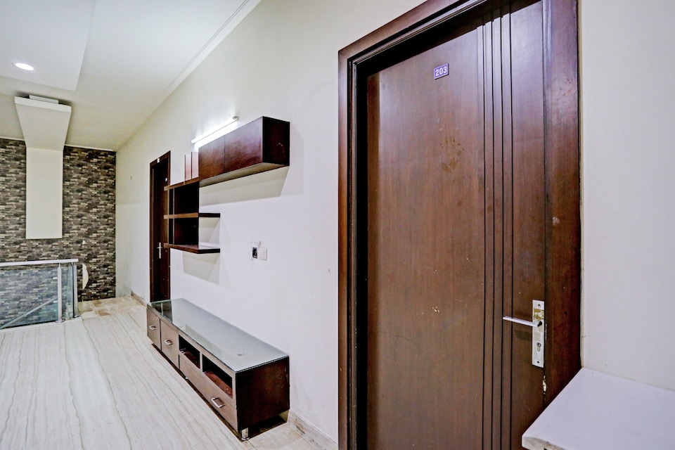 Collection O Corporate Stays, Noida City, Noida