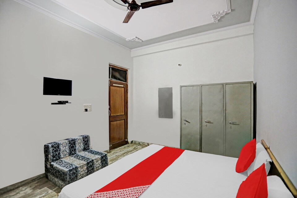 OYO 82128 Golden Regency, Noida City, Noida