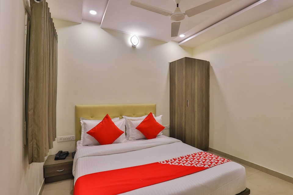 OYO Hotel SSG, SG Highway Ahmedabad, Ahmedabad