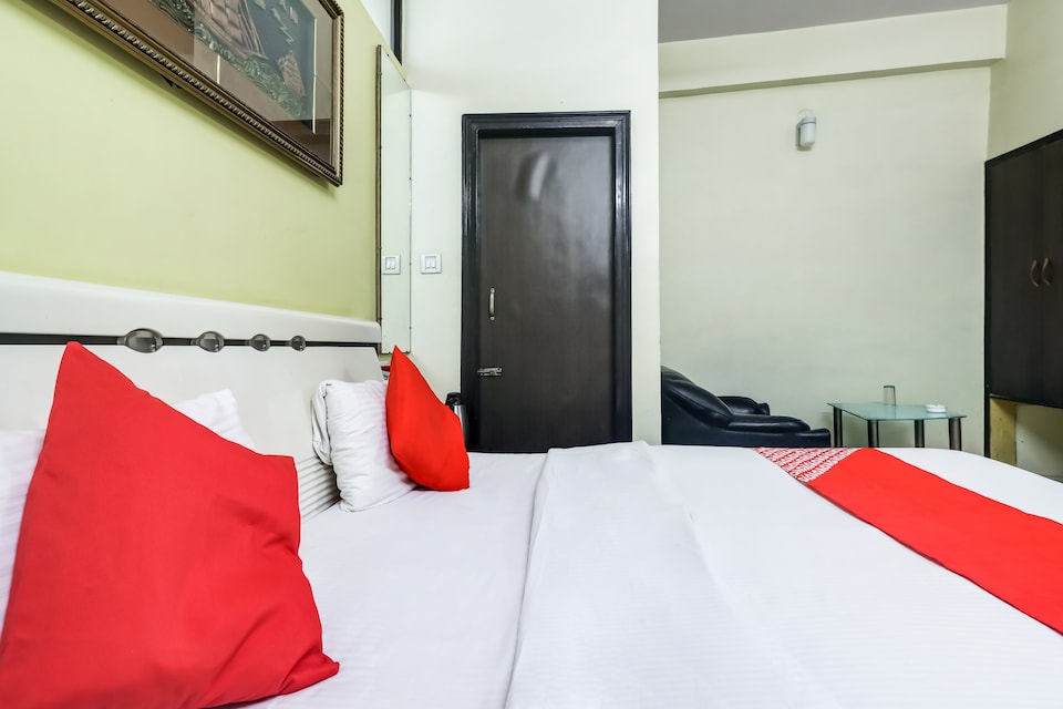 OYO 82143 Green Park Sapan, Lalpur, Ranchi