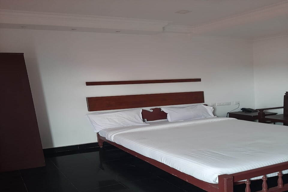 SPOT ON 82170 Nadee Homes, Kakkanad Kochi, Kochi