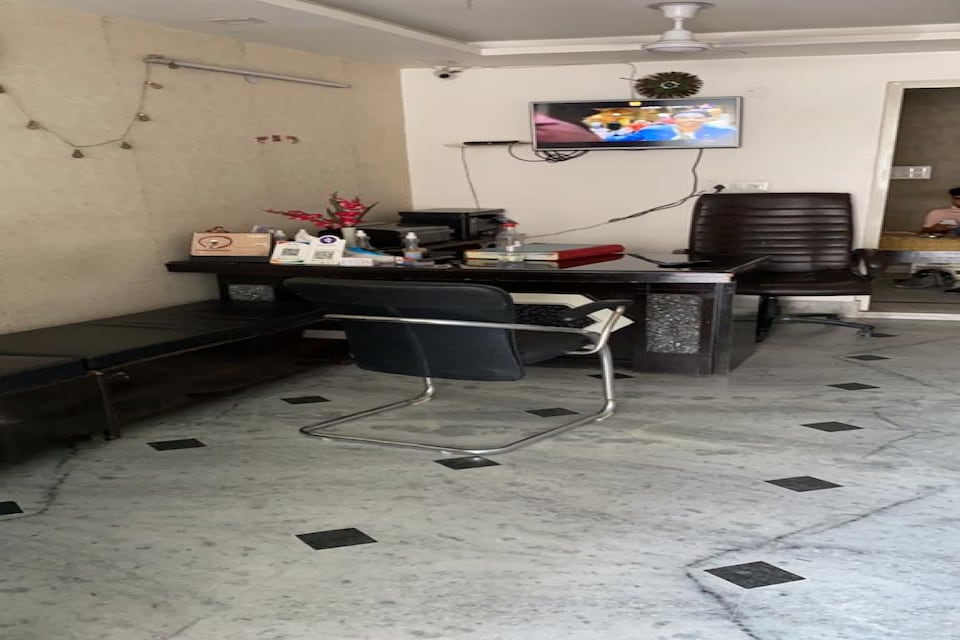 OYO Shree Residency, Pitampura - Rohini Delhi, Delhi