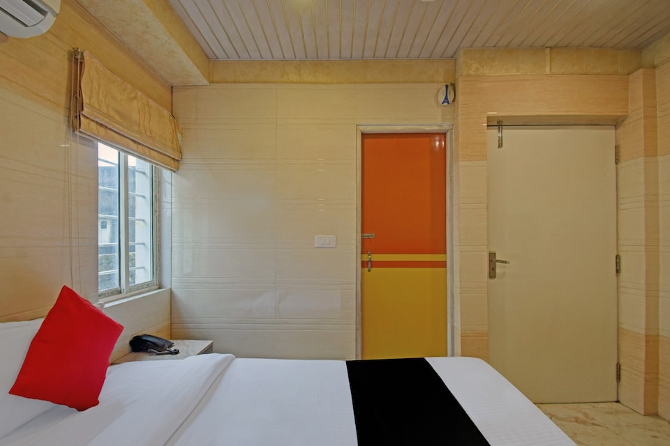Hotel O The Royal Inn, VIP Road Kolkata, Kolkata