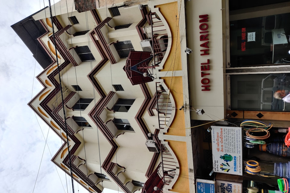 SPOT ON Hotel Hari Om, Dhebar Road, Rajkot