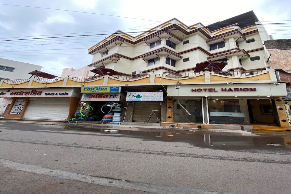 SPOT ON Hotel Hari Om, Dhebar Road, Rajkot