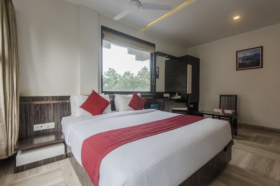 OYO 6829 Hotel Crown Inn, Mumbai Panvel-CBD-Taloja, Mumbai
