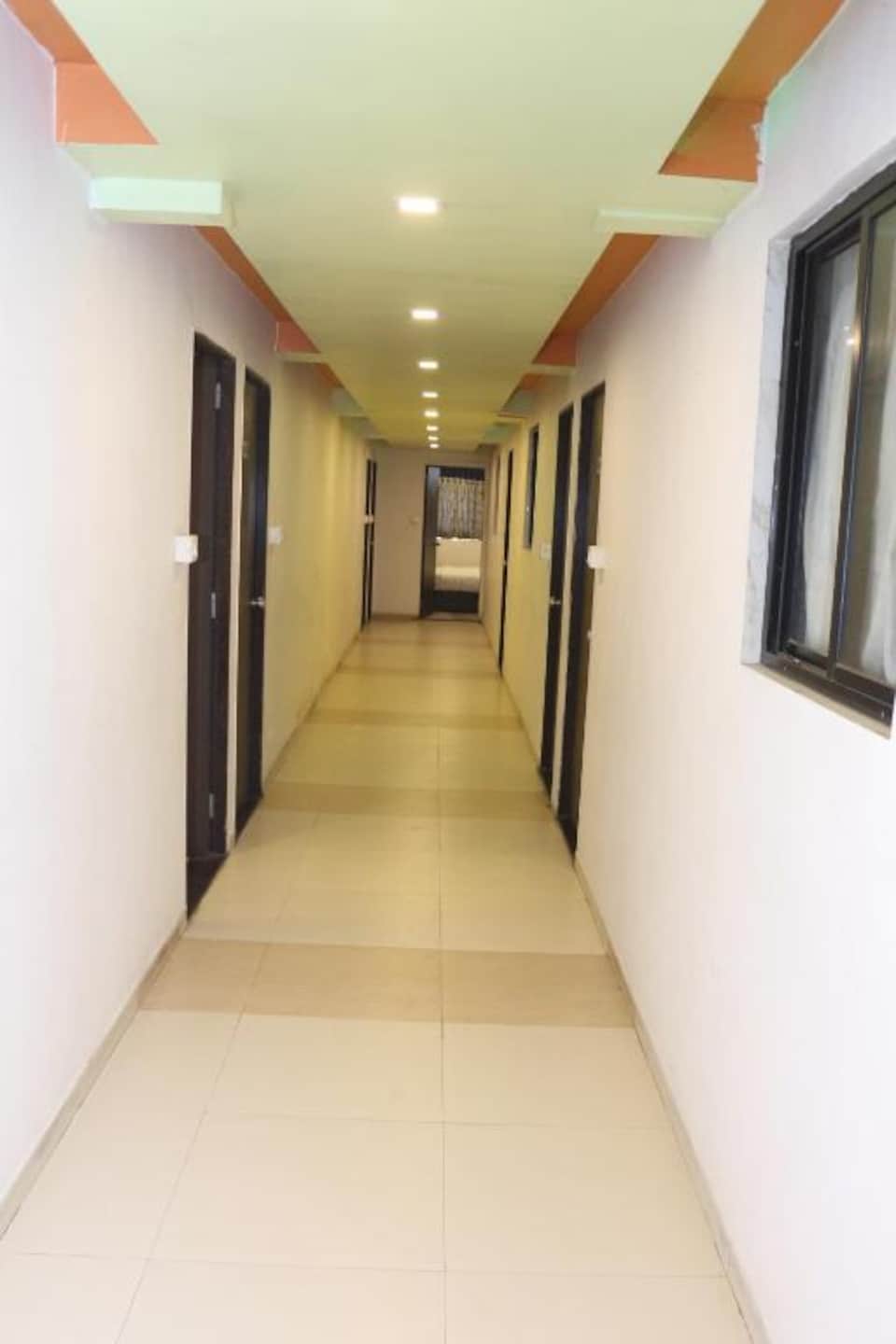 Live as AHM736, Ahmedabad Airport, Ahmedabad