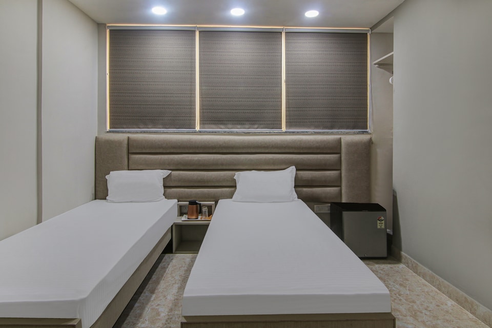 OYO Hotel Regency Near Acropolis Mall, Ruby Hospital Kolkata, Kolkata
