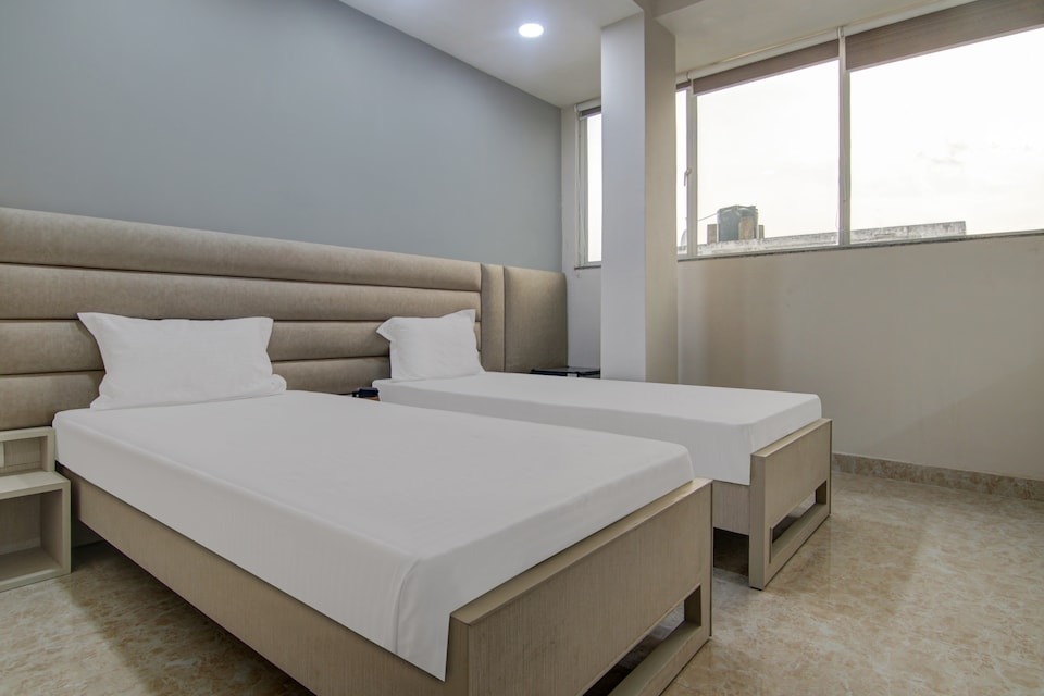 OYO Hotel Regency Near Acropolis Mall, Ruby Hospital Kolkata, Kolkata