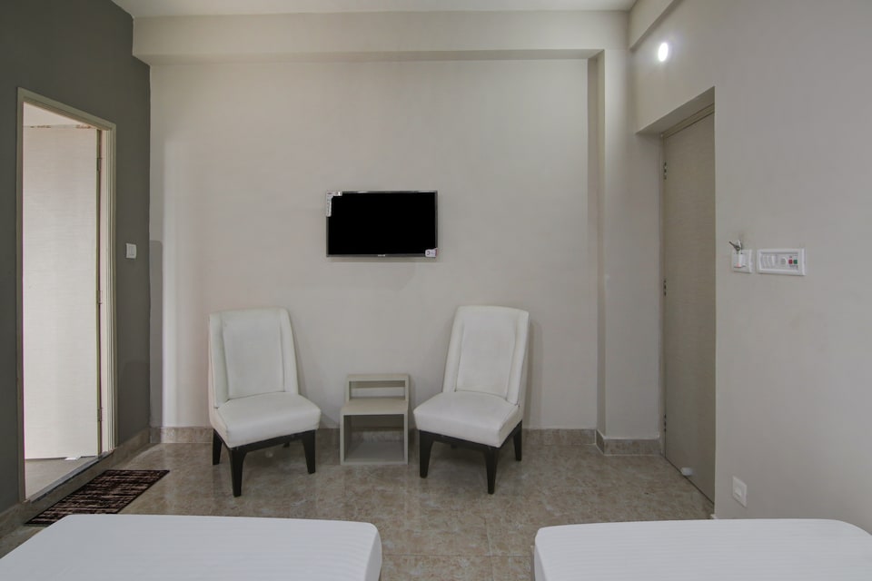 OYO Hotel Regency Near Acropolis Mall, Ruby Hospital Kolkata, Kolkata