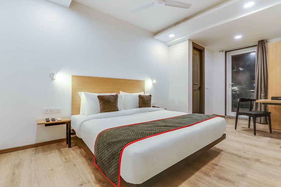 OYO Townhouse 493 Hotel Tel One Stay Near Omaxe Celebration Mall, Medanta, Gurgaon
