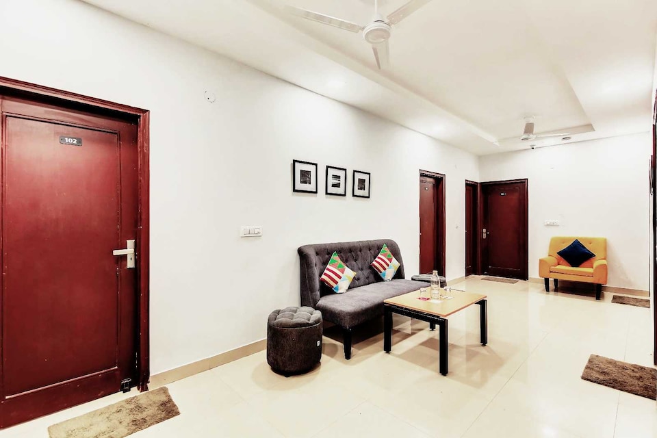 Hotel O Comfortable stay, Pitampura - Rohini Delhi, Delhi