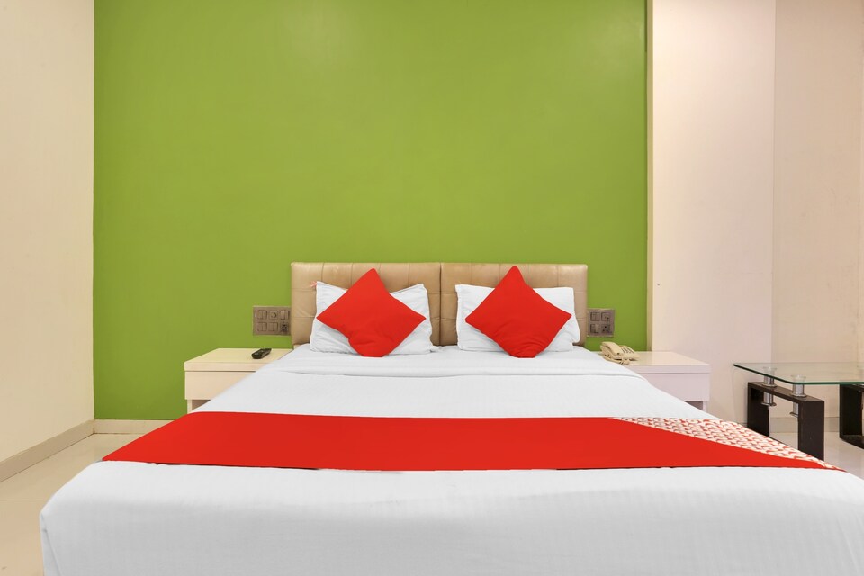 OYO 82278 Hotel New Sky Palace, Mumbai Bandra-Khar-Santacruz, Mumbai